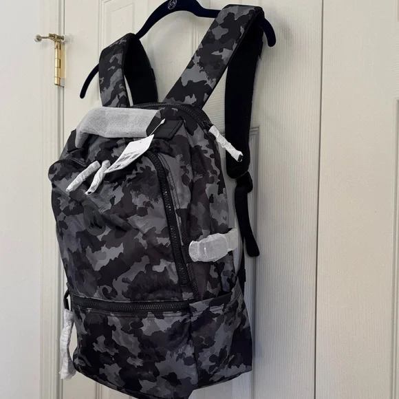 Lululemon New Crew Backpack – NWT - Picture 5 of 12